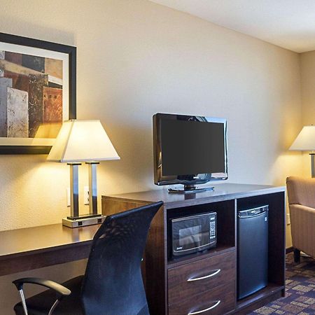 Quality Inn & Suites Minot Exterior photo