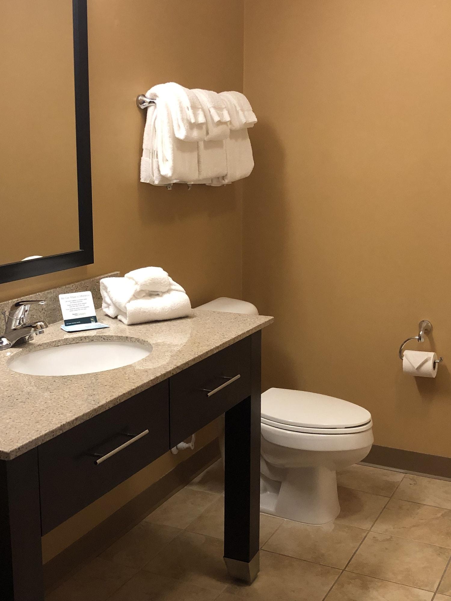 Quality Inn & Suites Minot Exterior photo