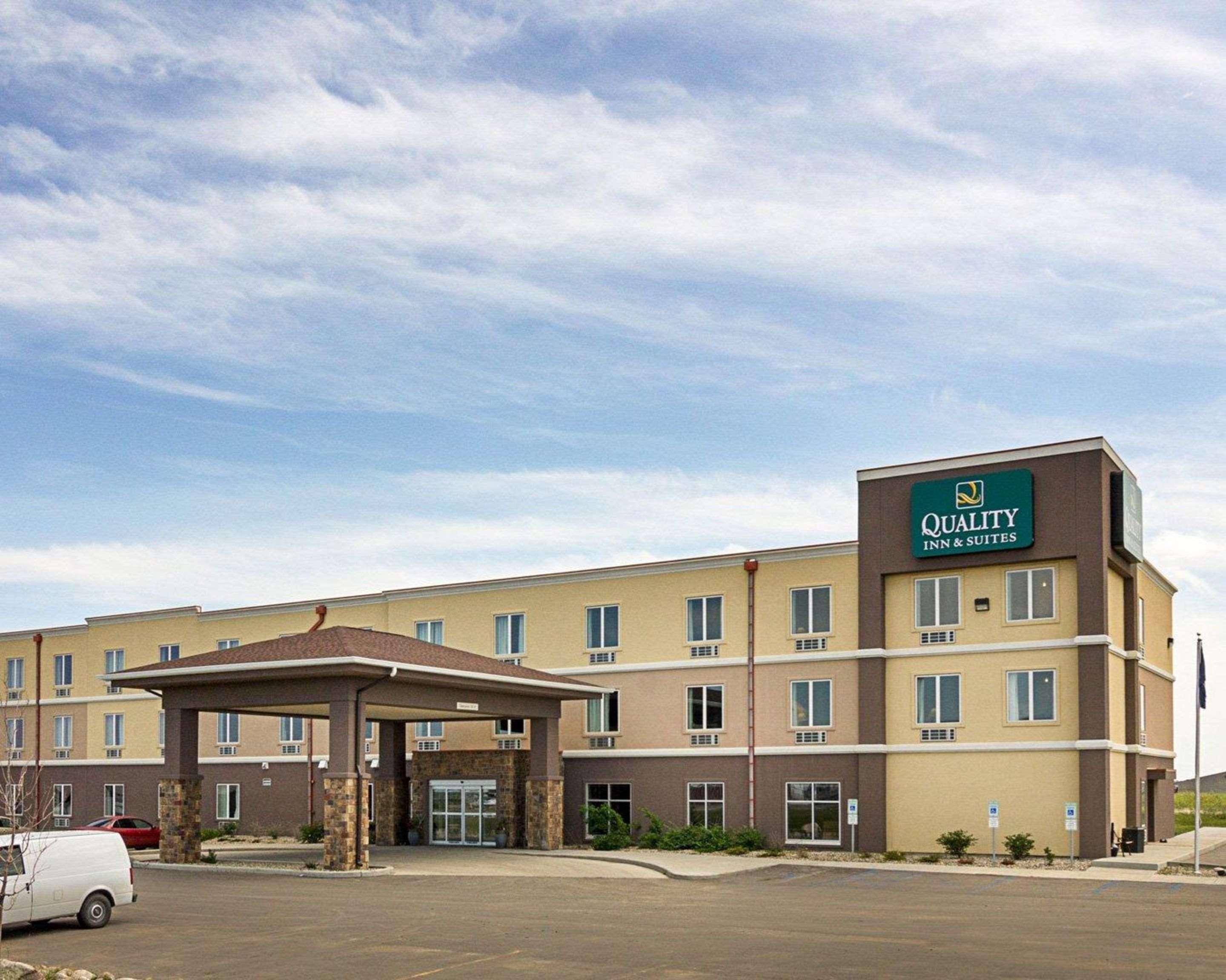Quality Inn & Suites Minot Exterior photo